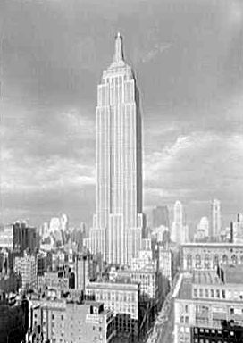 5월 1일 뉴욕의 엠파이어 스테이트 빌딩이 개장하였다.