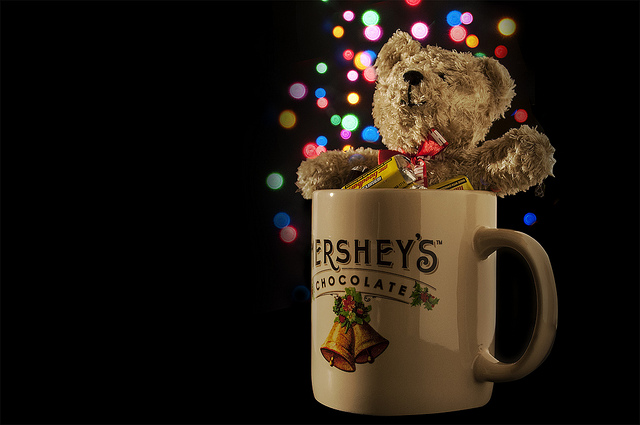 파일:Mug, Bear, and some Hershey's Chocolates.jpg