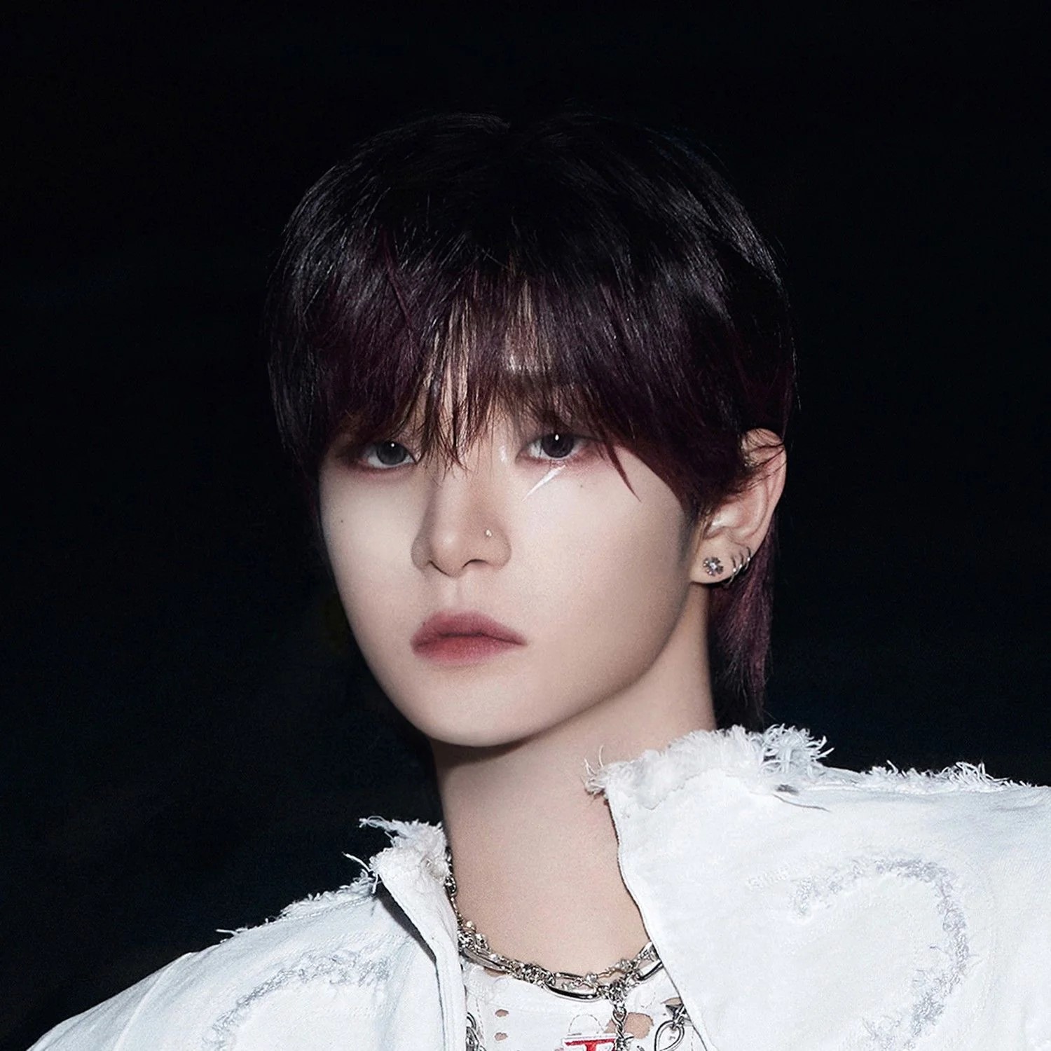 TREASURE JIHOON KING KONG.jpg