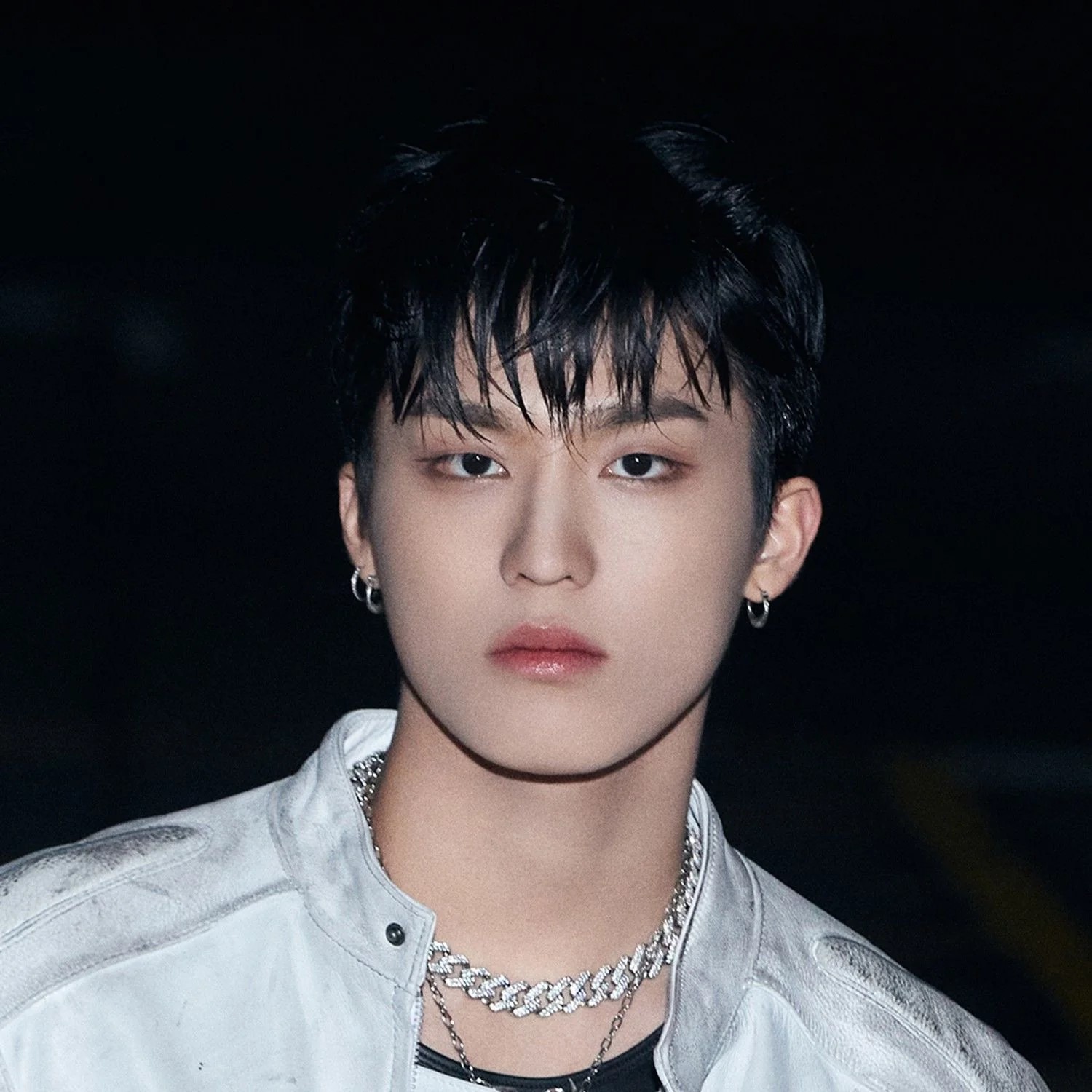 TREASURE JUNGWOO KING KONG.jpg