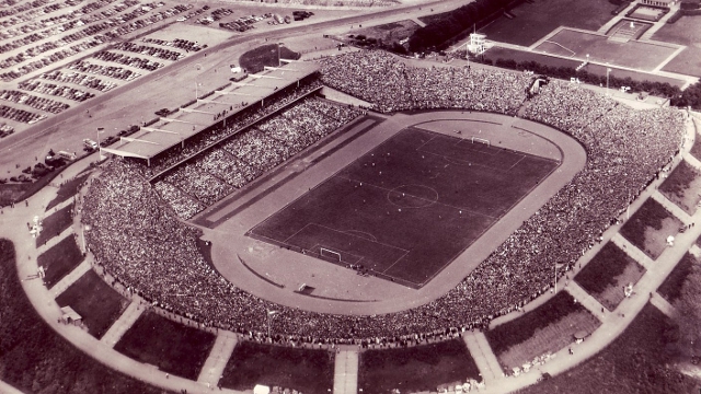 파일:Volksparkstadion 1953.jpg