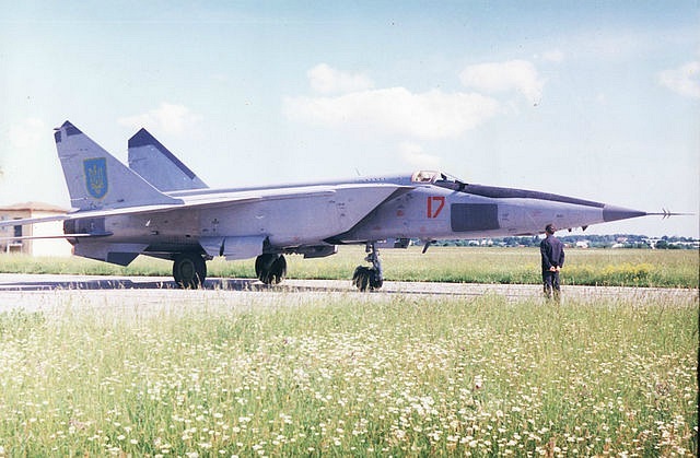 파일:Mig-25 ukraine.jpg