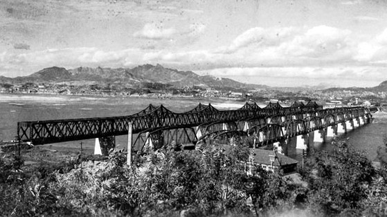 파일:Hangang railway bridge 1945.jpg