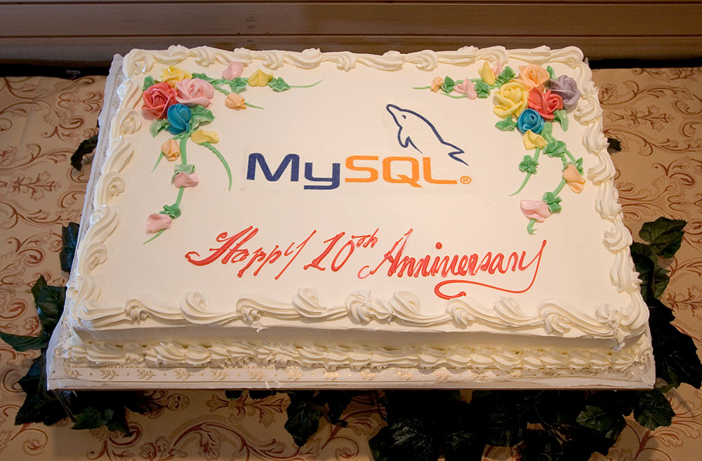 MySQL Conference 2005 Birthday Cake.jpg
