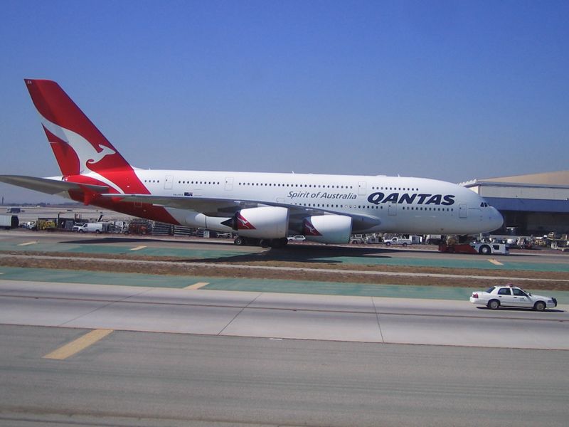 파일:Qantas Airlines new Airbus A380 at LAX.jpg