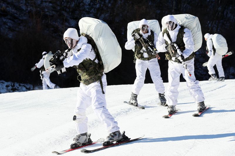 파일:Members of 3rd Special Forces Brigade's winter training(2).jpg