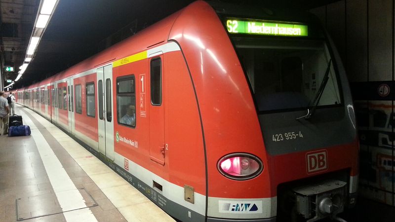 파일:DB423 S-Bahn RM F-Taunusanlage.jpg