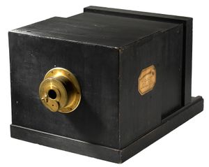 Susse Frére Daguerreotype camera 1839.jpg