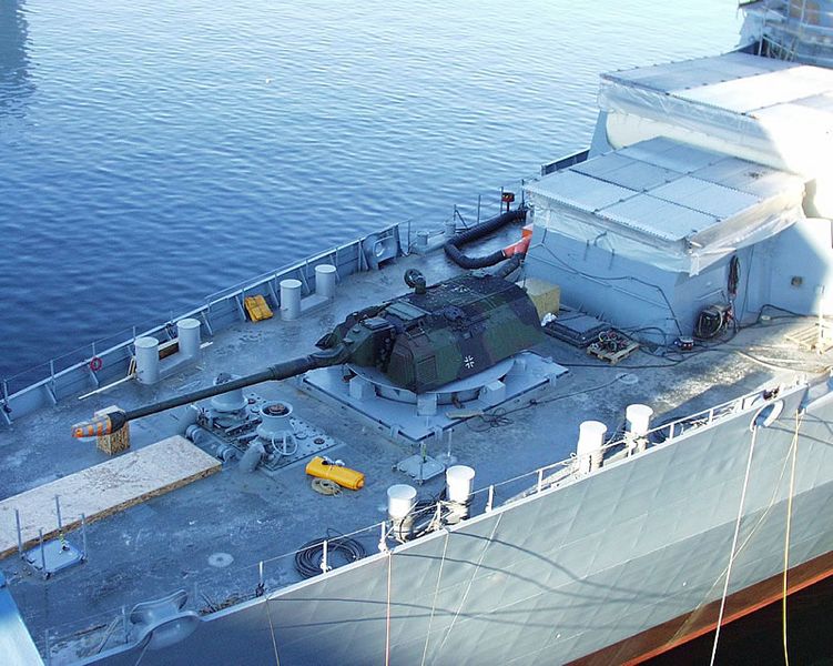파일:ORD Naval MONARC PzH-2000 on F220 Hamburg lg.jpg