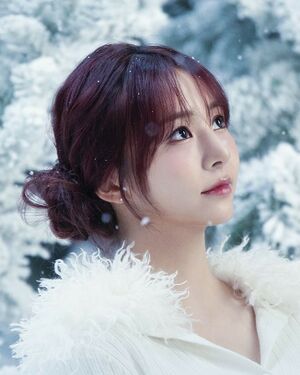 FIFTY FIFTY HANA Winter Glow.jpg