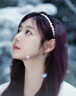 FIFTY FIFTY YEWON Winter Glow.jpg