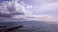 메리조 부두와 건너편 산호초 섬인 코코스 아일랜드