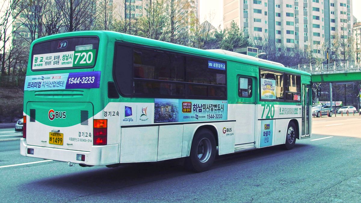 1200px-Gyeonggi_Gwangju_Bus_720_BS106L.jpg