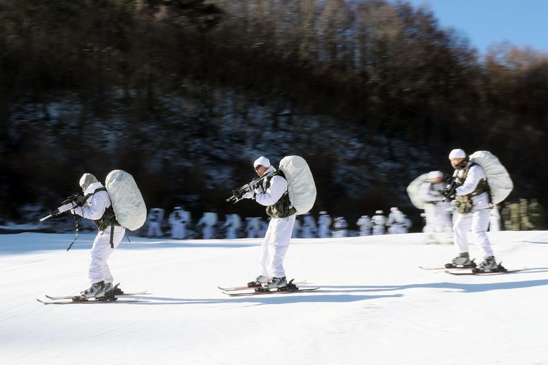 파일:Members of 3rd Special Forces Brigade's winter training(1).jpg