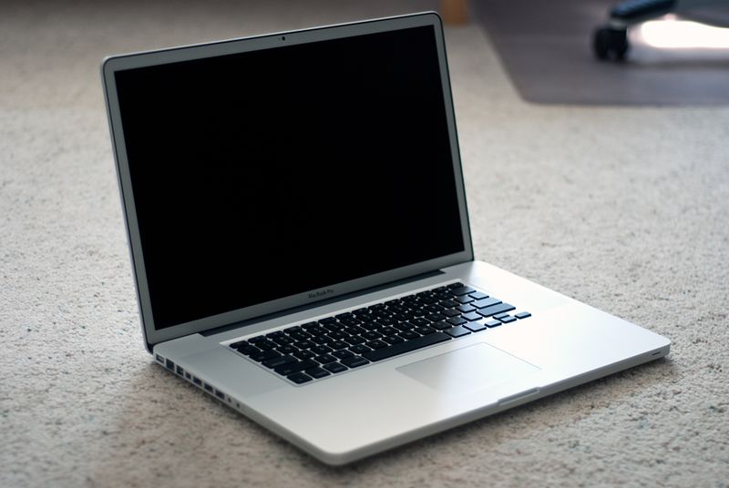 파일:MacBookPro Mid 2010 by William Brawley.jpg