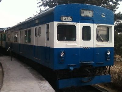 의왕역 인근 철도박물관에 전시된 초창기 국철도색 편성